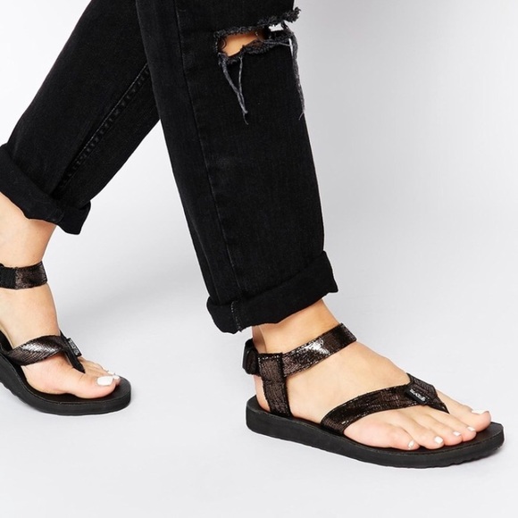 teva metallic sandals